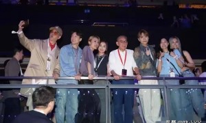 Lucas现身谢霆锋演唱会，长相帅气，女伴似李嫣，弟弟害羞