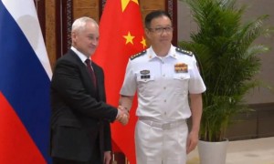 董军防长主持上合会议，首日连见5国防长，印防长来了却不见踪影
