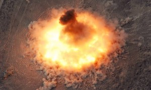 中国钻地弹与GBU-57一决高下，东风-15“钻地王”名副其实