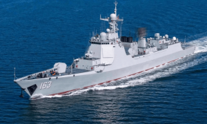 “9.3阅兵”当天，菲澳加在黄岩岛附近演习，三次警告中国驱逐舰