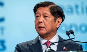 不用中方出手？菲兵分两路，拦截中国船只，菲军舰突然沉没！