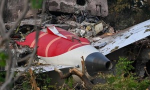 印度航空坠机黑匣子录音曝光：飞行员互问“为何切断燃油？”