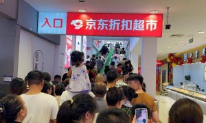 外卖大战还没停火 线下折扣烽烟又起！京东、盒马、美团“巷战”折扣超市