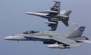 美国F-22战机过于先进导致停产,可千算万算没算到中国研制出歼20